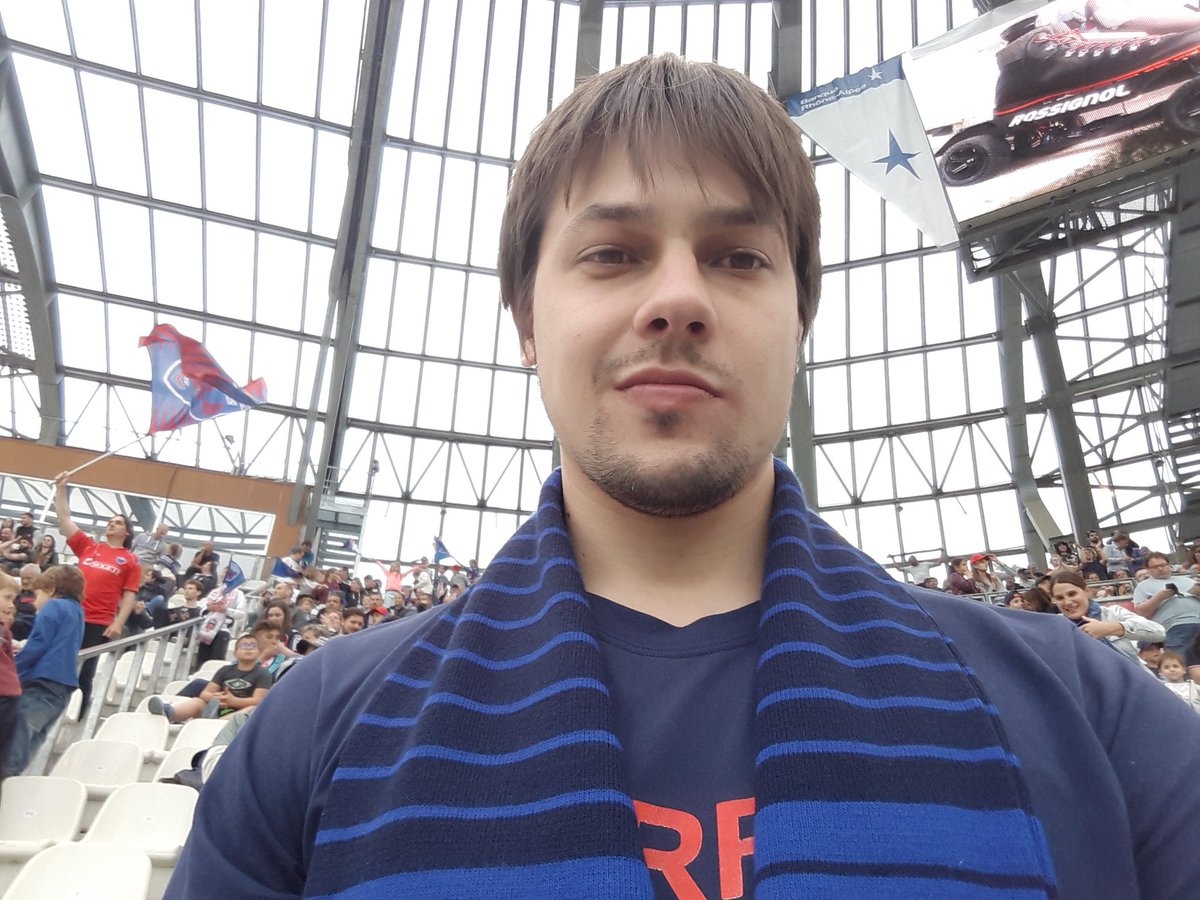 caberlitz's tweet image. Dernière match du @FCGrugby pour le #Top14 à Grenoble. On a perdu 23 x 24 face à LOU. #FCGLOU
#EnsembleJusquAuBout