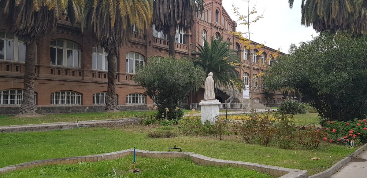 Muni_Stgo's tweet photo. #DíadelPatrimonio: ¡Te abrimos las puertas del ex Asilo Hermanitas de los Pobres! Hoy y mañana de 10h a 17h, con recorridos, patio de comida, feria de artesania y conversatorios con artistas. Uno de ellos es Juan Enrique Plaza Vera, dibujante de @RealCondorito y revista #Trauko. https://t.co/XeIeX7pklR