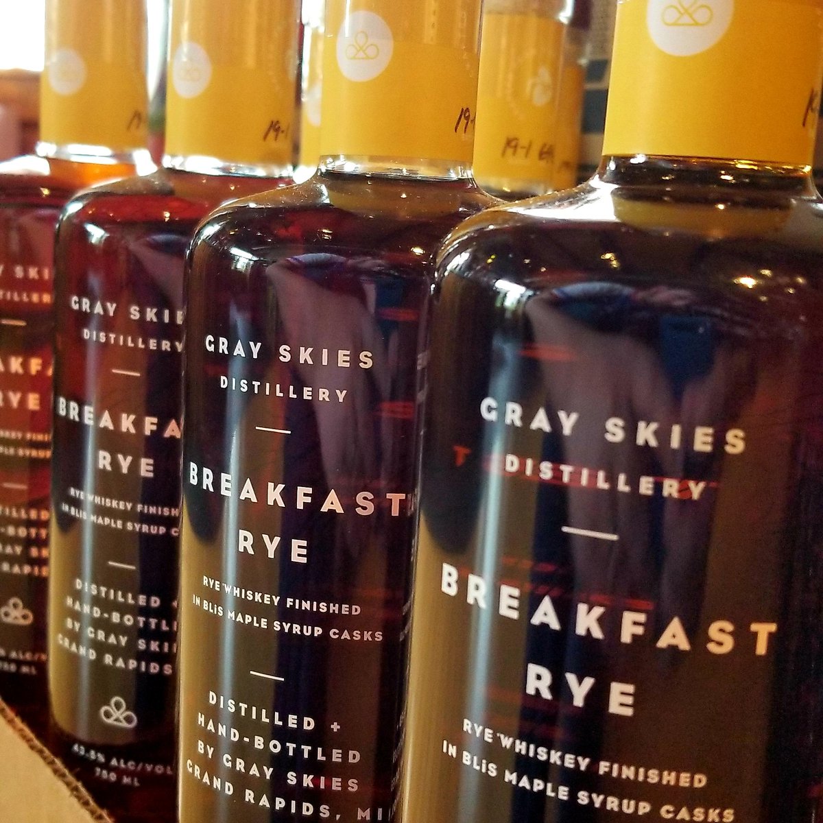 crushedgrapegr's tweet photo. @GraySkiesGR Breakfast Rye is back! This is a fantastic local rye whiskey aged in maple syrup barrels, giving just the idea of maple in your dram without the sweetness. Grab it while you can!

Cheers! https://t.co/Bttv9e3qxd