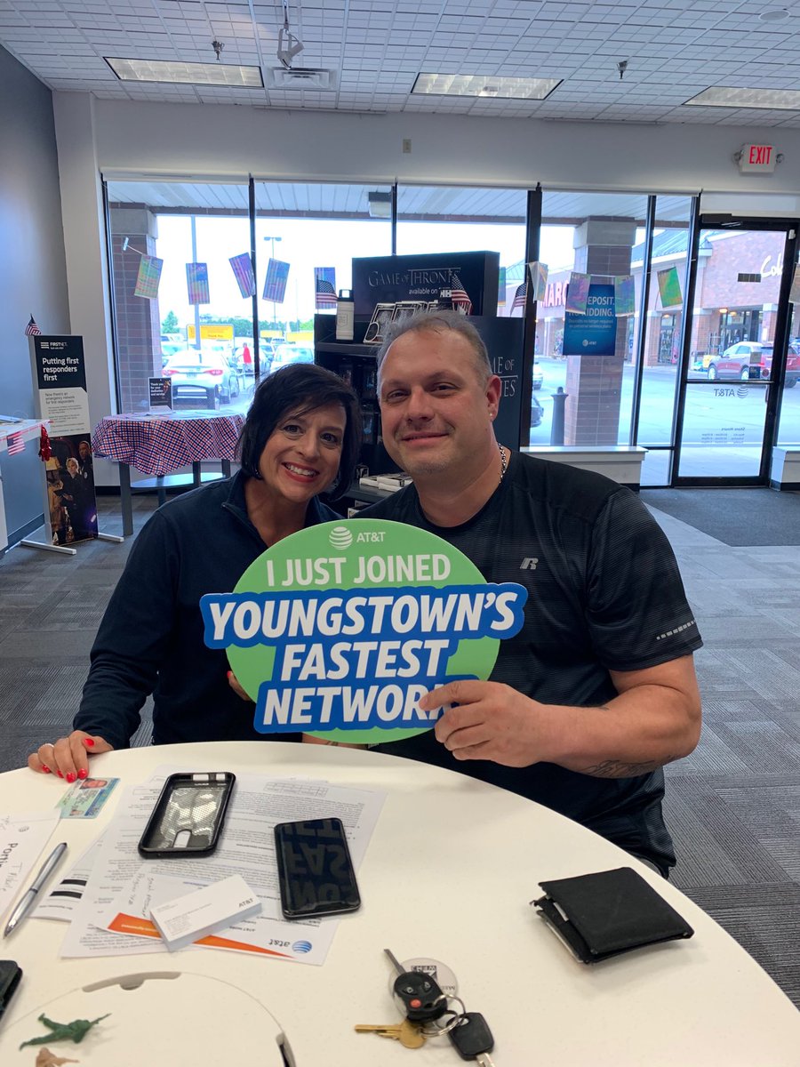 Renee helping a customer switch over to a business account on Youngstown’s Fastest Network! ⁦<a href="/sean_nork/">Sean Nork</a>⁩ ⁦<a href="/BIGBizDecker/">Eric Decker</a>⁩ ⁦<a href="/Shawn_Butson/">Shawn Butson</a>⁩ #roadto40