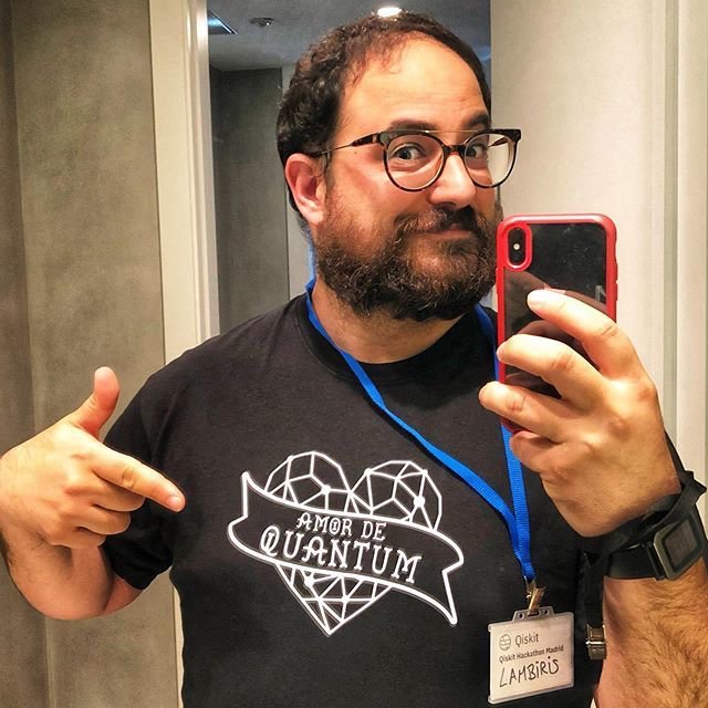 lambiris's tweet photo. Los @Collisionsteam nos hemos juntado con
@IBMResearch y @qiskit para montar un #hackathon bien molón. Como no tengo mucha idea computación cuántica, he intentado disimularlo diseñándome una camiseta ad hoc 😅
#amor de #quantum
#qiskit #Collisionstrends https://t.co/r36Mhyuxme https://t.co/m4ESfwduq0