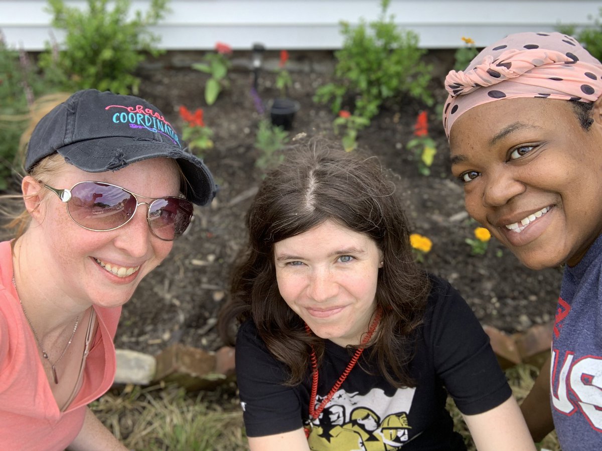 Covenant Community Neighbors enjoyed this beautiful, sunshiny day by planting flowers together in each other’s yards.  What are you doing to celebrate God’s beautiful creation today?