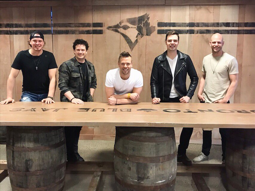 HunterBros's tweet photo. Nothing like an afternoon of hot dogs, popcorn and BASEBALL! ⚾️ #Toronto, we’re here and we can't wait to perform at #CountryDoSiDo! @BlueJays #LetsGoBlueJays #BlueJays https://t.co/LM4JDR6Nqt