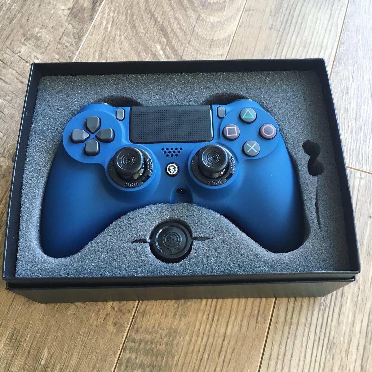 RealKye's tweet photo. How y’all doing! Just got my new Scuf impact controller, still getting used to it but overall it’s a pretty nice controller.🎮 https://t.co/A7ziC0BSVP