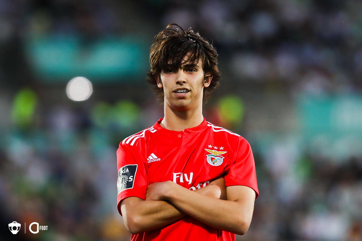 ActuFoot_'s tweet photo. João Félix : « Ma rencontre avec Cristiano ? C’était étrange, je ne l’avais jamais vu de si près en vrai. J'avais l'impression d'être dans le mode carrière sur la PlayStation, il ressemblait à une marionnette. C'était un rêve devenu réalité d'être dans le même vestiaire que lui » https://t.co/4Va3c9vcBV