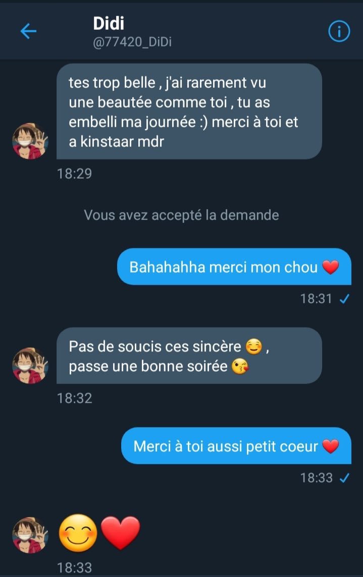 TopDesTwittos's tweet photo. Pendant ce temps sur Twitter (et Instagram) https://t.co/qxu4dJPOhN