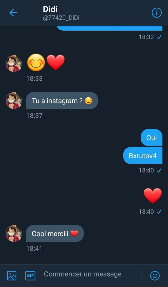 TopDesTwittos's tweet photo. Pendant ce temps sur Twitter (et Instagram) https://t.co/qxu4dJPOhN