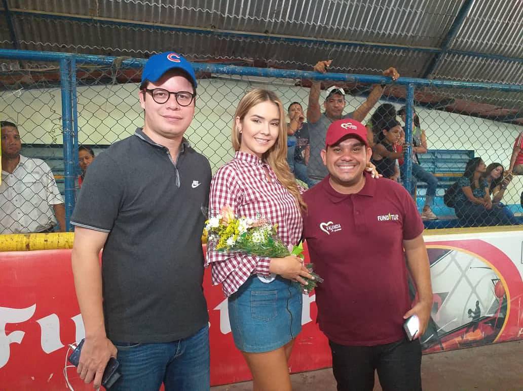 AleMarvez10's tweet image. Tras una reñida competencia de pasarela, fue Jormelys López quien se alzó como la madrina de la Copa Día del Trabajador "Valencia Te Quiero". #Valencia #Carabobo #DíaDelTrabajador #CopaDíaDelTrabajador #Madrina #Competencia #Pasarela #UnaSolaValencia #25May