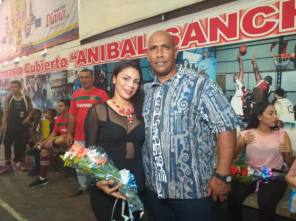 AleMarvez10's tweet image. Tras una reñida competencia de pasarela, fue Jormelys López quien se alzó como la madrina de la Copa Día del Trabajador "Valencia Te Quiero". #Valencia #Carabobo #DíaDelTrabajador #CopaDíaDelTrabajador #Madrina #Competencia #Pasarela #UnaSolaValencia #25May