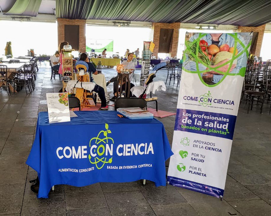 _ComeConCiencia's tweet photo. #ComeConCiencia | Ya estamos listos en el Veg and Wellness Summit 2019 vf 😄 visita nuestra mesa y conoce nuestro curso de alimentación basada en plantas 😁
#BasadaEnPlantas #PlabtBased #VeganFestival #Wellness #SaludyBienestar #Querétaro https://t.co/iNn02pll0W