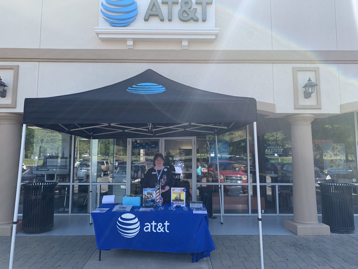 RRCrawfordCT's tweet photo. Celebrating Our Heros!  #MemorialDay #AmericanHeros #OurNE @MightBeMikeB @McDeenie @JPotter24 @WilliamGStovall #OneNE https://t.co/MuVyXKlDV5