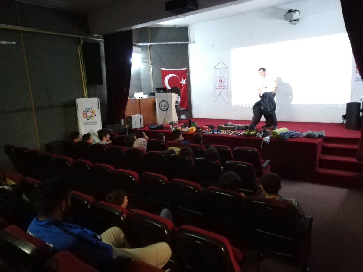 GÖĞE KOMŞU TOPRAKLARA Yürümek PROJEMİZİN TEORİK EĞİTİMİNİ TAMAMLADIK.
<a href="/GSBgenclik/">Gençlik Hizmetleri</a>proje
<a href="/gencliksporbak/">Gençlik ve Spor Bakanlığı 🇹🇷</a>
@GSBgenclik