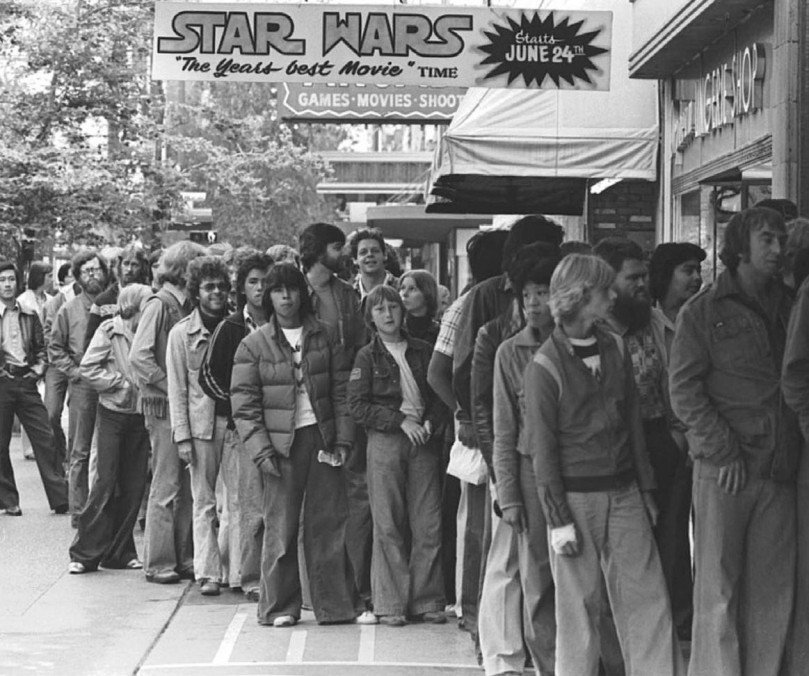 CinemaClub_MX's tweet photo. Hoy se cumplen 42 años del estreno de la primera película de #StarWars. https://t.co/two60mMrUu