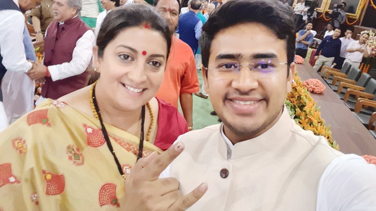 Tejasvi_Surya's tweet image. Oh man!!

I had waited for this selfie with my favourite @smritiirani ji from such a long time. So many countless hours I have spent hearing her speeches &amp;amp; interviews!

Her victory in Amethi only reinforces our faith in democracy.

Smriti Ji you are a rockstar! 🤩
