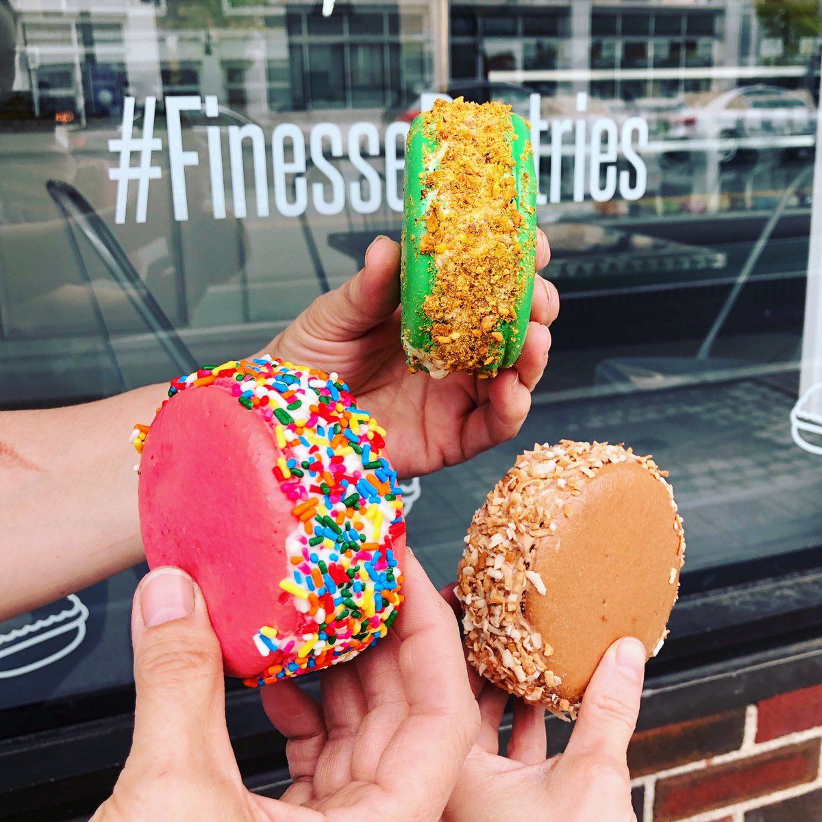 FinessePastries's tweet photo. Happy Memorial Day Weekend!! To celebrate we are offering $1.00 OFF any Ice Cream Macaronwich 🤤 Available now through Monday in our Somerville location! https://t.co/SC4MsHg87v