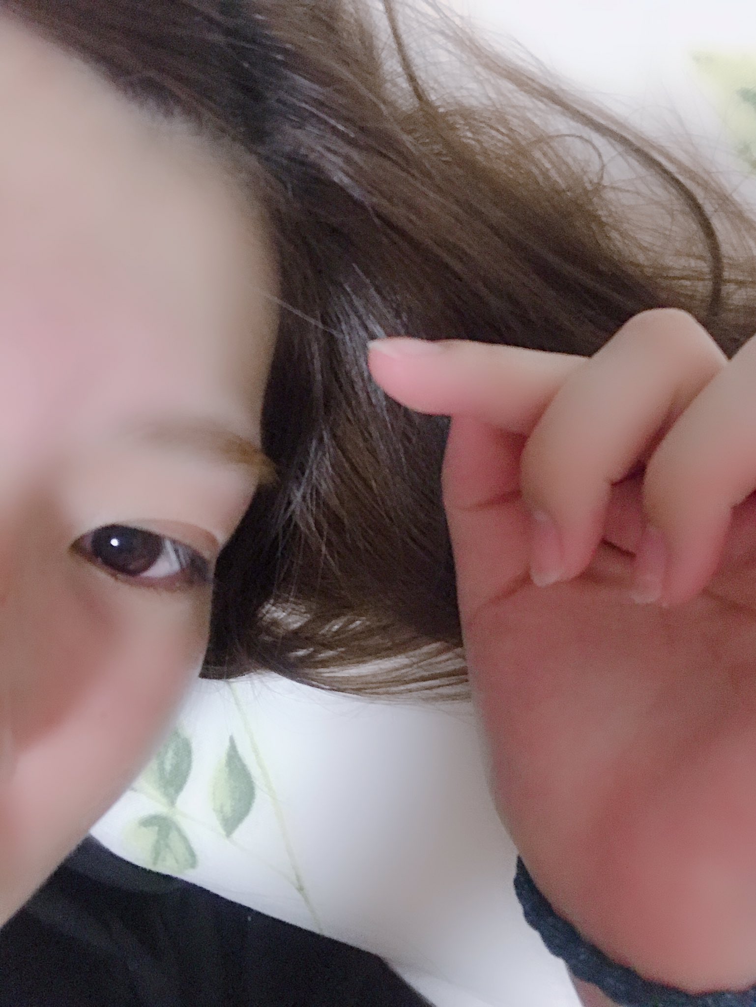 تويتر さつき على تويتر はぁ 快適だ ということで定期的におでこに生える白い謎毛紹介しますね T Co Y34wnj6n7y