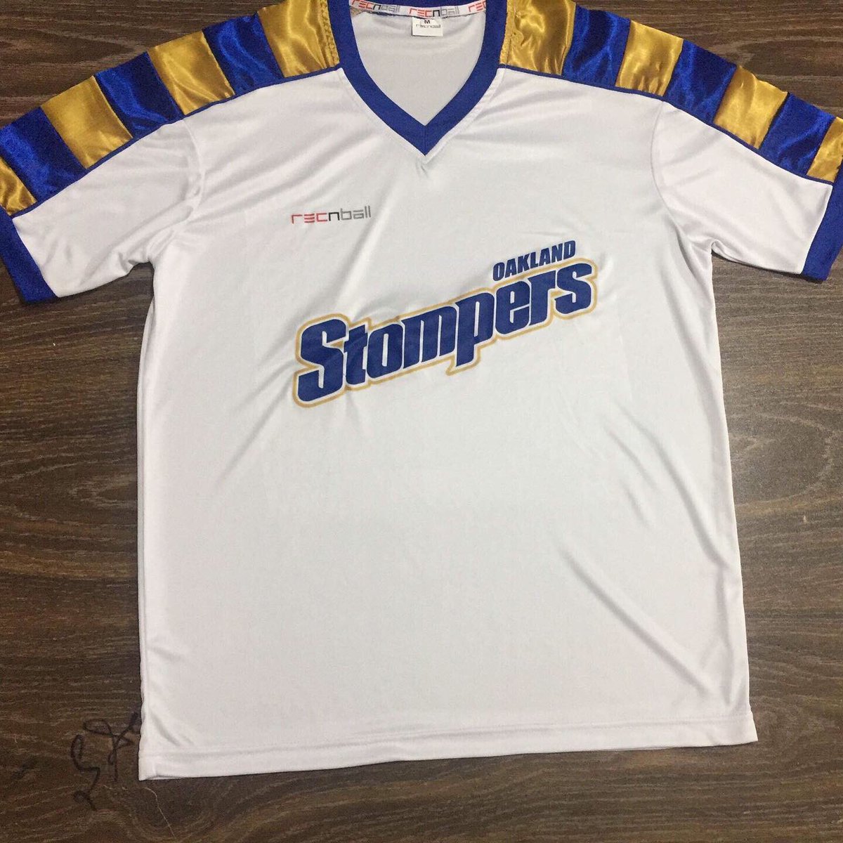 StompersFanClub's tweet photo. 🍇⚽️ Game Day Reminder: Oakland Stompers vs. San Leandro United FC

🗓 Tonight, @ Raimondi Park (1800 Wood St. Oakland, CA). 7 PM!

🎫: Adult ($7); Youth ($3) 🌳🍇⚽️

#Oakland #Stompers #OaklandStompers #UPSL #SanLeandro #SLUFC #LetsGoOakland #WeWillWeWillStompYou @upslsoccer https://t.co/eNkgpLlp3C