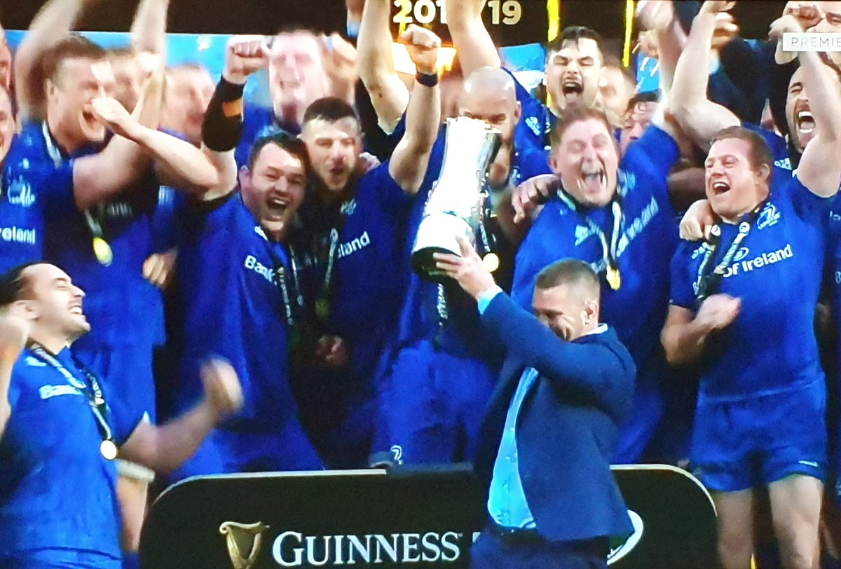 Paullyie's tweet photo. What a tribute to let Seanie lift the trophy #GLAvLEI #LEIvGLA #GuinnessPro14 need to get these tags trending @leinsterrugby @OLSCRugby @SeanOBrien1987
#ThankTheTank #ThankYouSeanie https://t.co/5ECB9mZLqe