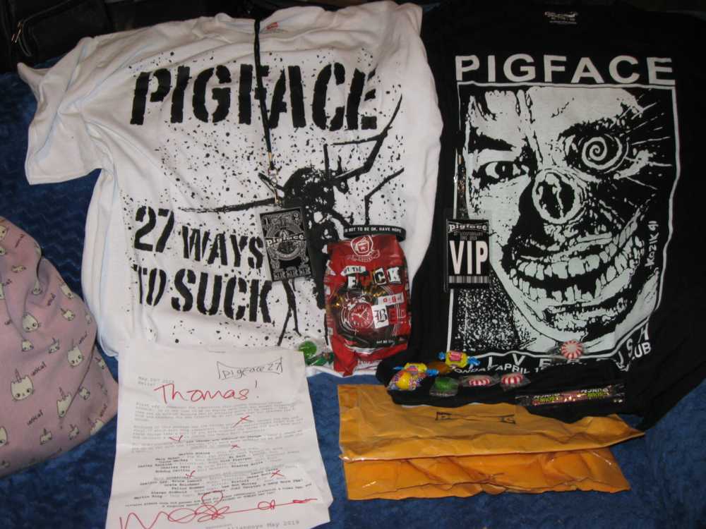 Pendlewitch1's tweet image. #Pigface package by @marteeeen arrived!!