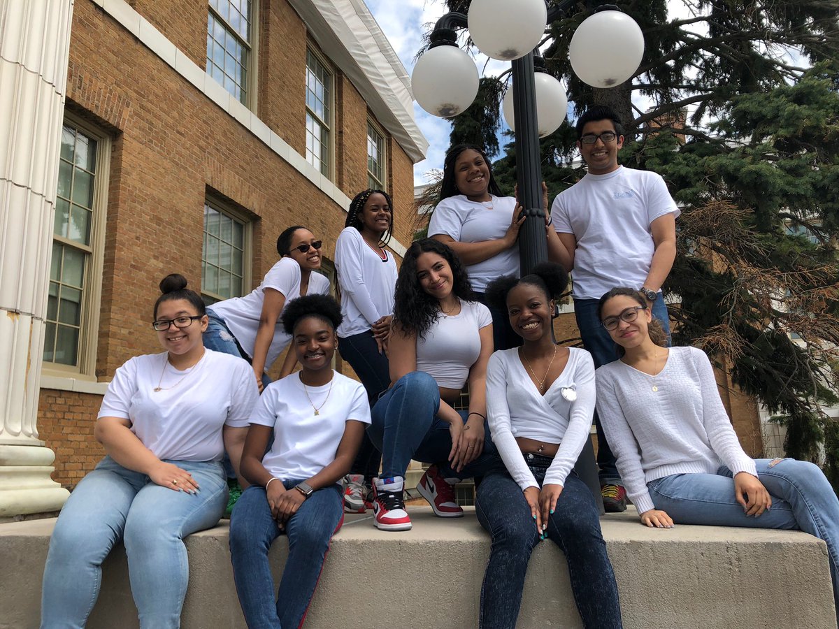 TwoHalf_osu's tweet photo. Our new lovely eboard 🎉💙 https://t.co/MvbTl4WgBL