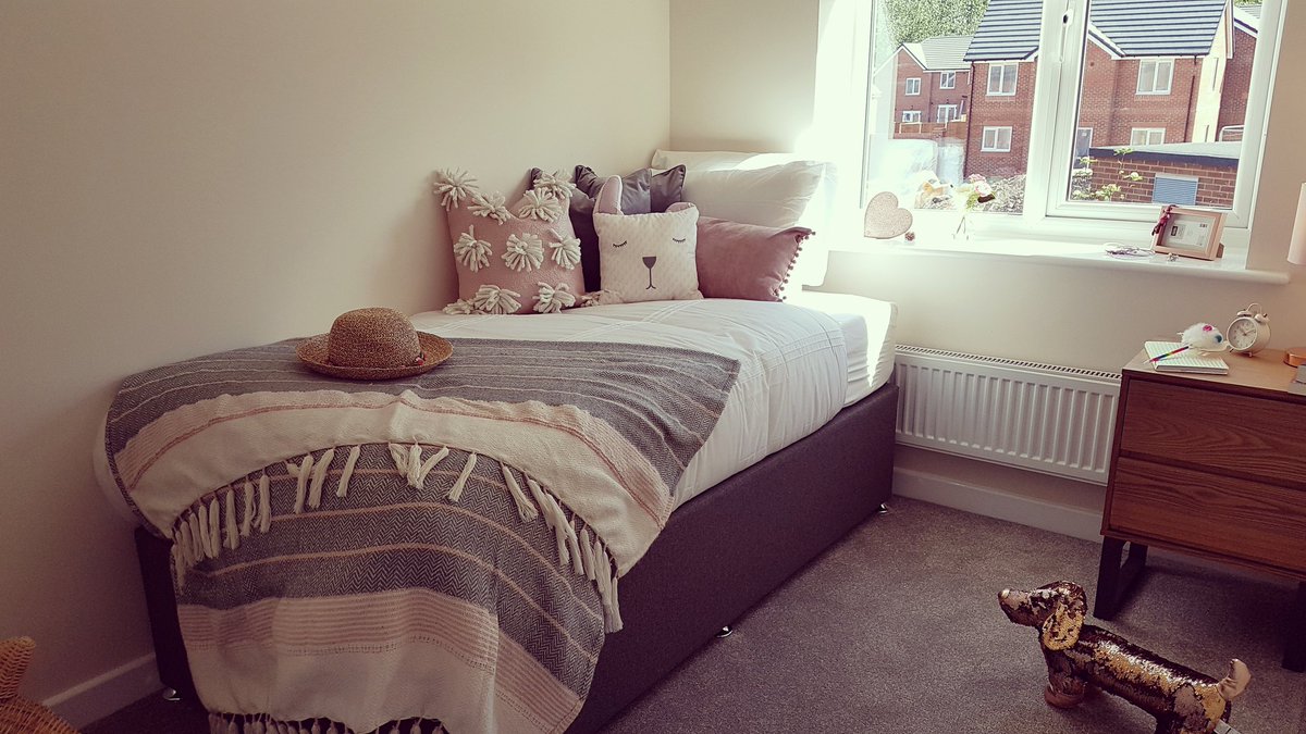 Stacey_Jones_od's tweet photo. #showhome #TanneryFields @OD_Properties https://t.co/FGf9HMSiLx