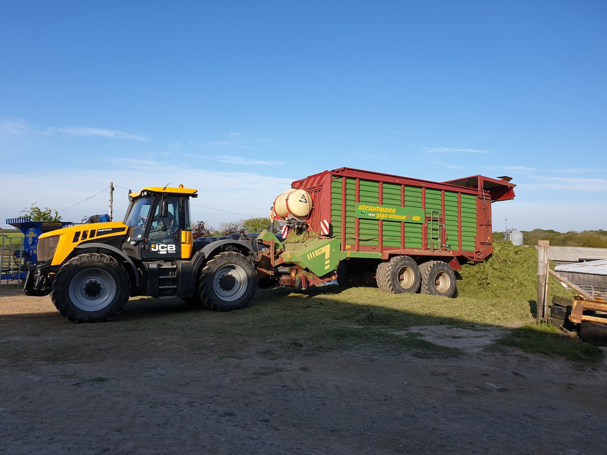 ForageWagons's tweet photo. Update on this #Strautmann giga #foragewagon for sale.  Lots of people have been asking about this one lately so today I've taken some rough pics. Contact @ForageWagons for more info and check out @StrautmannUk for spec info. https://t.co/eih0Vcdf7U
