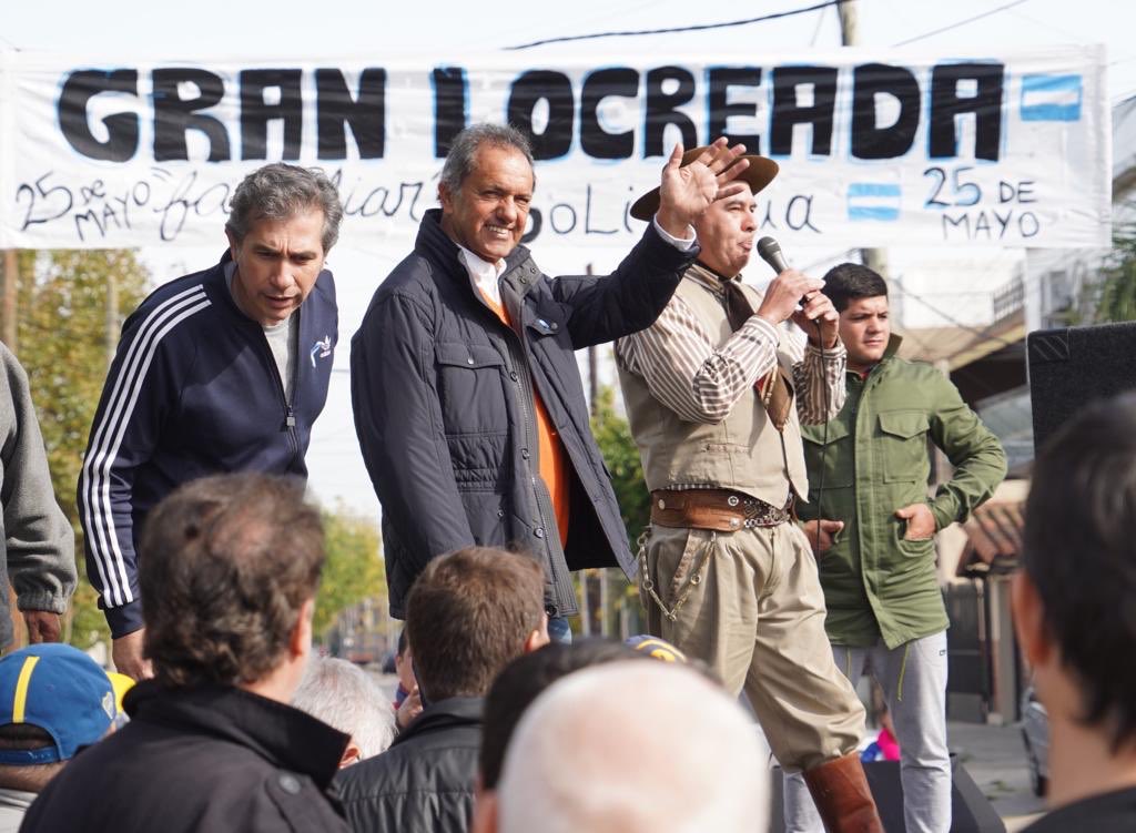 ScioliFPV's tweet photo. Por la mañana escuché con mucha atención el mensaje del Arzobispo de Buenos Aires, Mario Poli, coincido como remarcó, en que es momento de un gran acuerdo nacional que deje de lado mezquindades personales". https://t.co/Y1I3ulGZOx #ScioliParaLaVictoria #Scioli2015