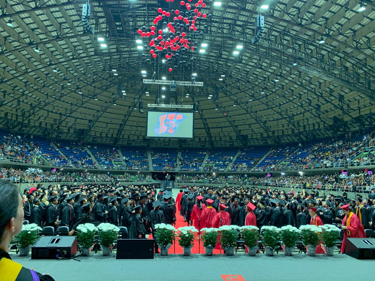 MGarcia_JISD's tweet photo. Karen Wagner Graduation 🎓 Congratulations Class of 2019❤️#JISDCounseling https://t.co/WQkQt4sDUQ
