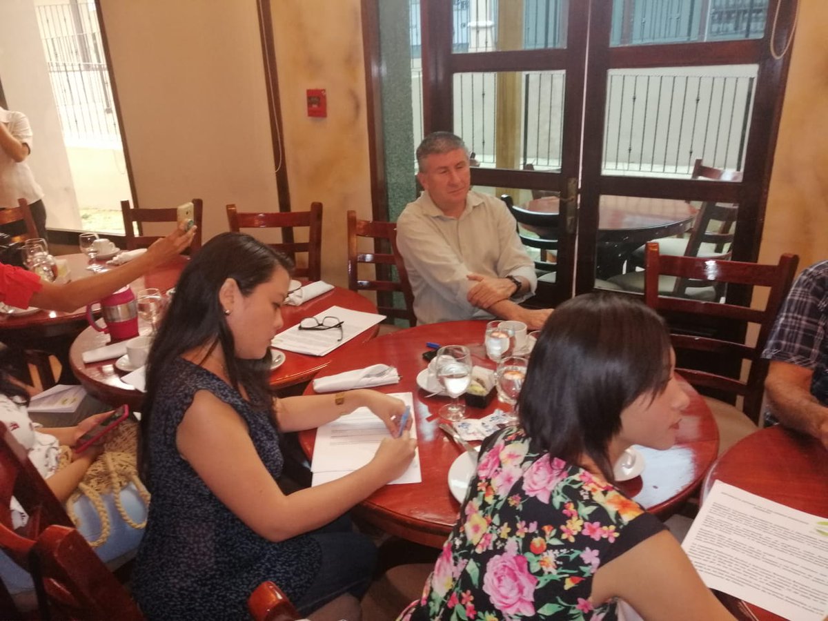 Despiertainfor1's tweet photo. Periodistas, comentaristas y grupos ambientalistas se suman a la Campaña #ReforestaAzueroYa  participan de conversatorio previo a la siembra masiva de plantones 14 y 15 de junio en la Región de Azuero que coordina el programa @despiertainformado por la emisora 88.7FM. @jmorales05 https://t.co/kiJygR3Cgi