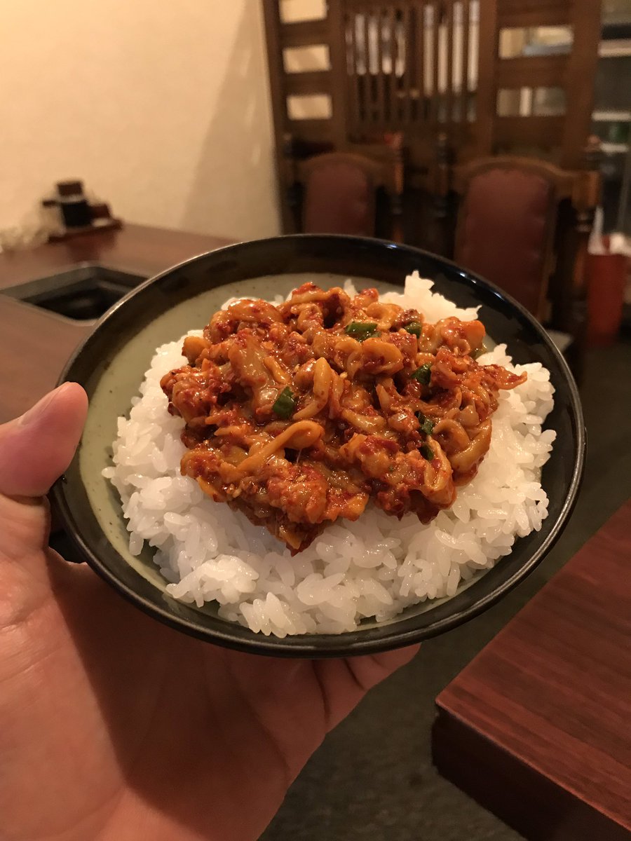 スモートフォン 朝乃山関所属の高砂部屋の近所 焼肉牛車の塩ハラミは噛んだ瞬間に甘い肉汁が口の中に広がって最高オブ最高 ごま油たっぷりチャンジャ オン ザ ライスの白鵬スペシャルもサイノコー