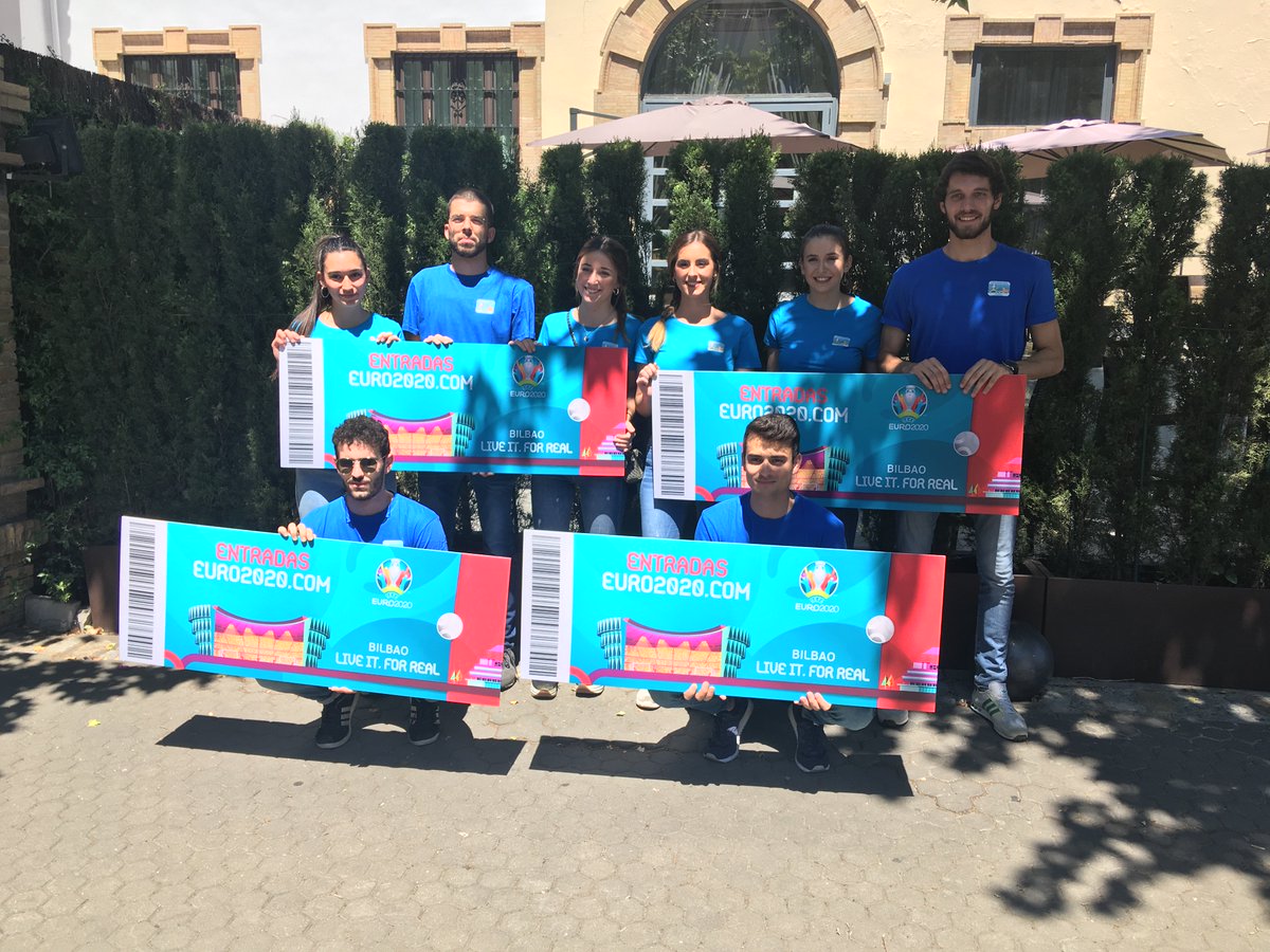 eldesmarque's tweet photo. 😮🏆 Esta es 'LIVE IT. FOR REAL' (https://t.co/DsxHwrZ08D), la atractiva oferta que ha presentado la UEFA para seguir la #EURO2020 por toda Europa con hasta tres millones de entradas. Puedes adquirirlas, aquí 👉 https://t.co/FsIrF09N7g https://t.co/bPyPVLhFak