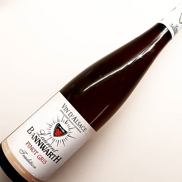 Do you like Alsace wines?
I love them and, if I have to pick a variety I go for Pinot Gris. Ok, maybe it's not so fascinating as a Gewurztraminer or so clean and precise as a Riesling but... in my opinion is one of the best everyday meal friend. This one… bit.ly/2HUPSEL