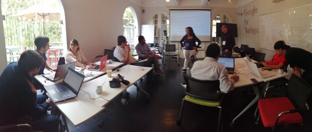 Última clase del Data Driven Bootcamp de el <a href="/the_i2ds/">IICD</a> respondiendo las interrogantes  del DATATHON con los #datosabiertos de percances viales de <a href="/AXAMexico/">AXA México</a>.