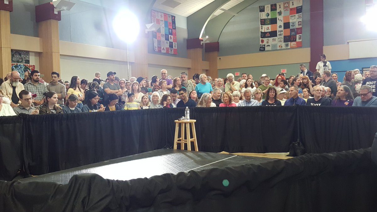 myrnaphd's tweet photo. In NH with @PeteButtigieg https://t.co/iHCn2DZ9tU