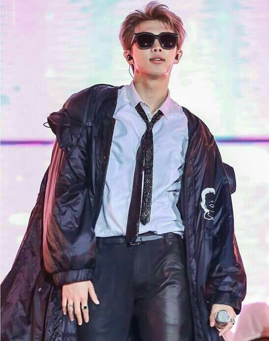 njarchives's tweet photo. the power this man holds. https://t.co/M0NgONul5n