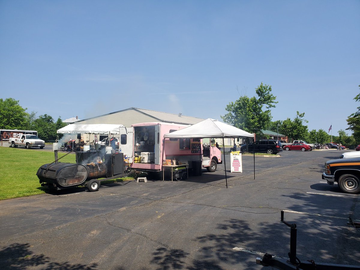 baconsbbqinfo's tweet photo. set up at bull run harley davidson till 4 today https://t.co/tMlZmH3MBb