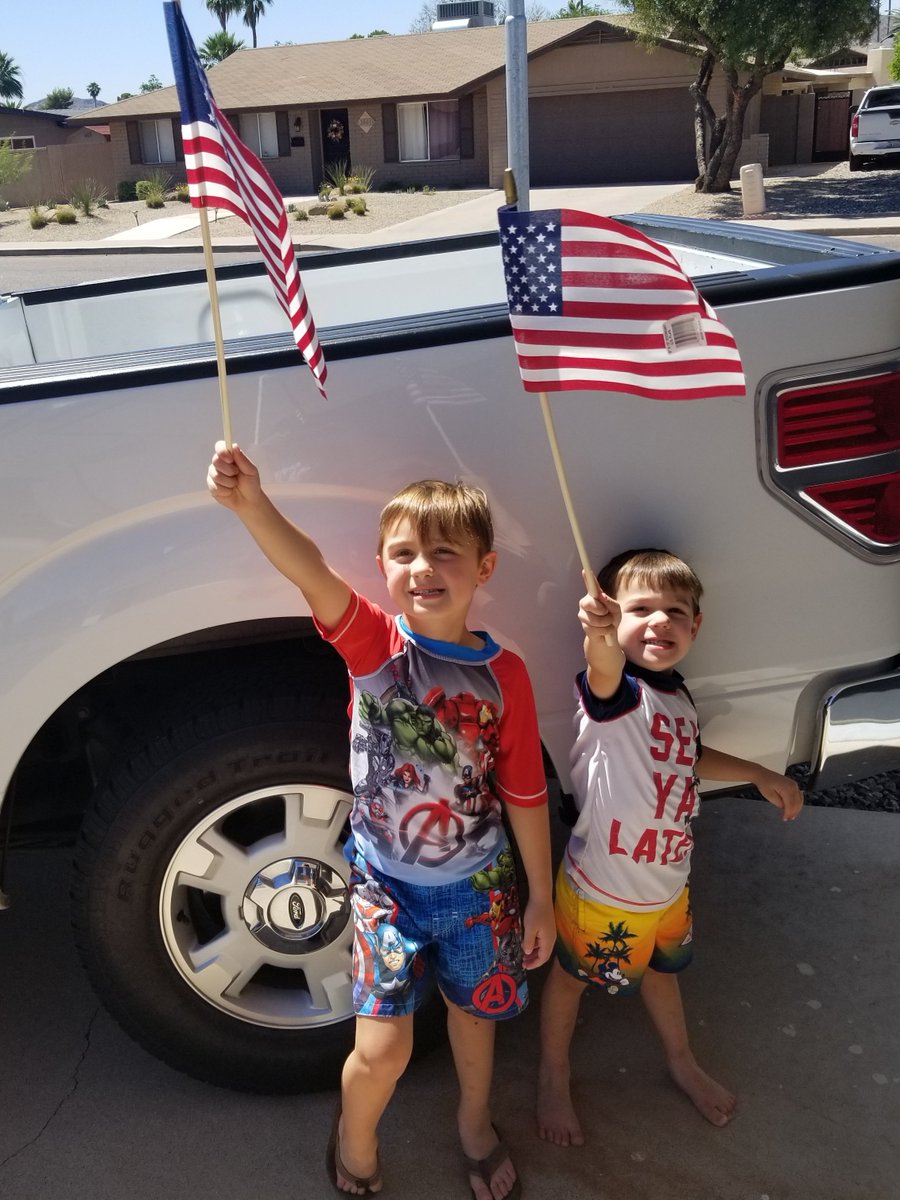 evrust30's tweet photo. Thank you Karsten's Ace Hardware in Phoenix, AZ for being patriotic on this Memorial Day weekend, and handing out free American Flags. #ace #acehardware #respect #remember https://t.co/sljeZIYHkw