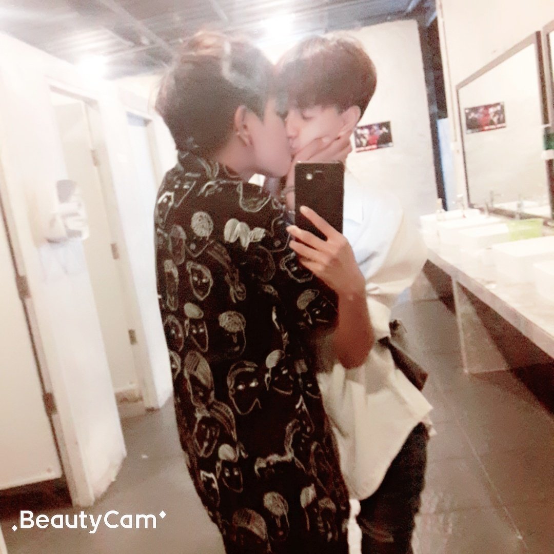 FOAMKUB2's tweet photo. ทอม คบ ทอม น่ารักจะตาย😘😘😘 https://t.co/cckgo3OYtj