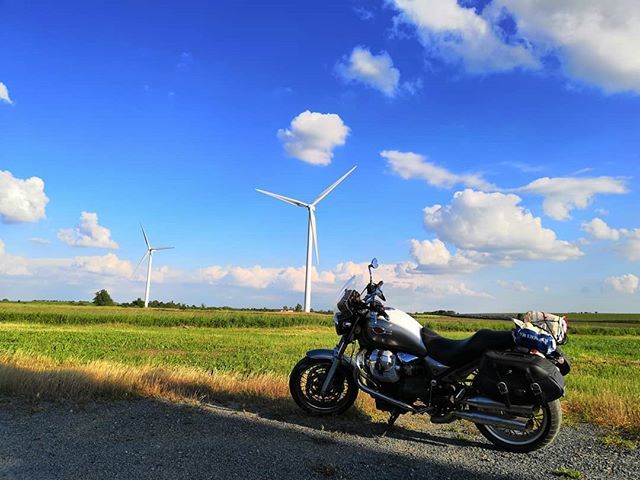 twitscfr's tweet photo. #motoguzzibellagio &amp; #windturbine
#motorcycle #roadtrip #motoguzzipride #guzzipride #guzzisti
#vendee https://t.co/qjFpSJtn1Y https://t.co/fXgBXWPywb