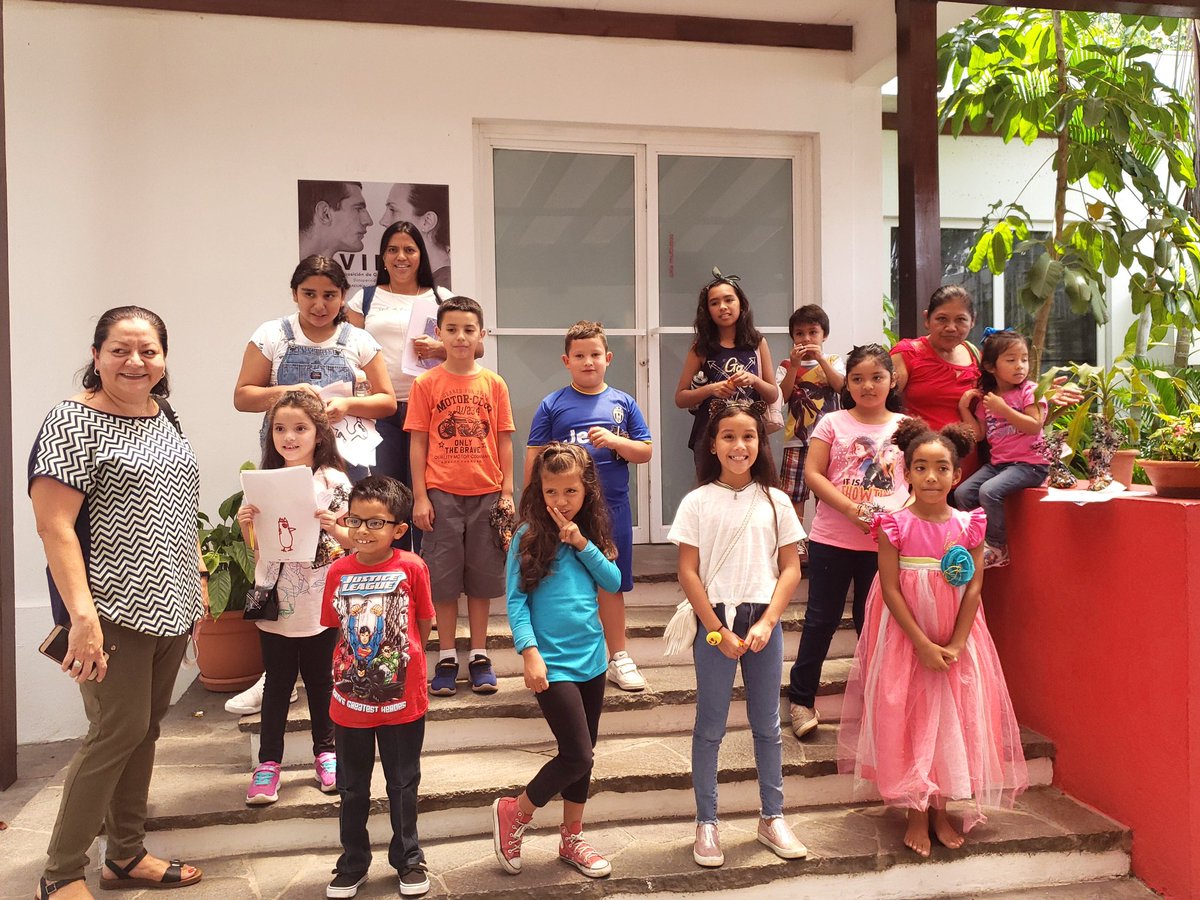CCESV's tweet photo. Una hermosa jornada poética que concluyó con un recorrido a la exposición #GloriaFuertes100 ¡Gracias por acompañarnos! 😄👏🙏📚 https://t.co/FibQOqIrQS