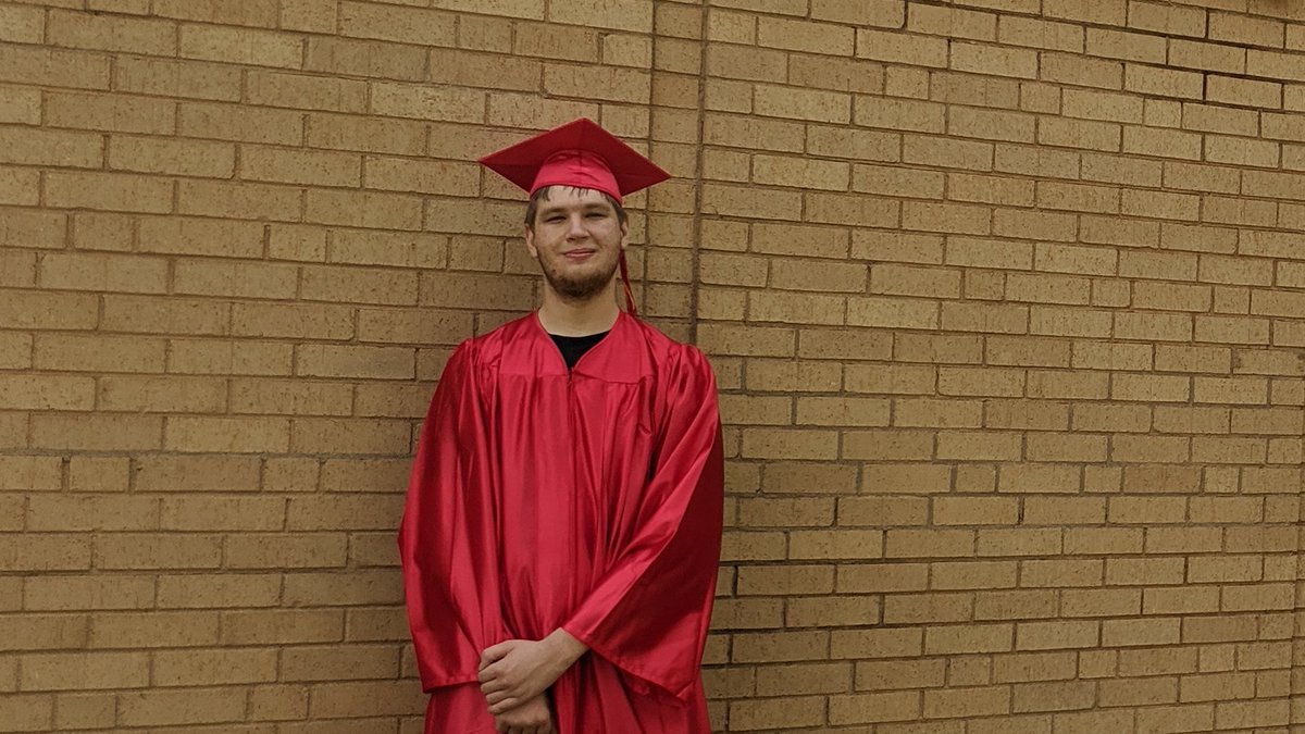 dreagrrl's tweet photo. Congratulations Seth Jones! #LBKGRAD19 https://t.co/X5F0ZMA0AU