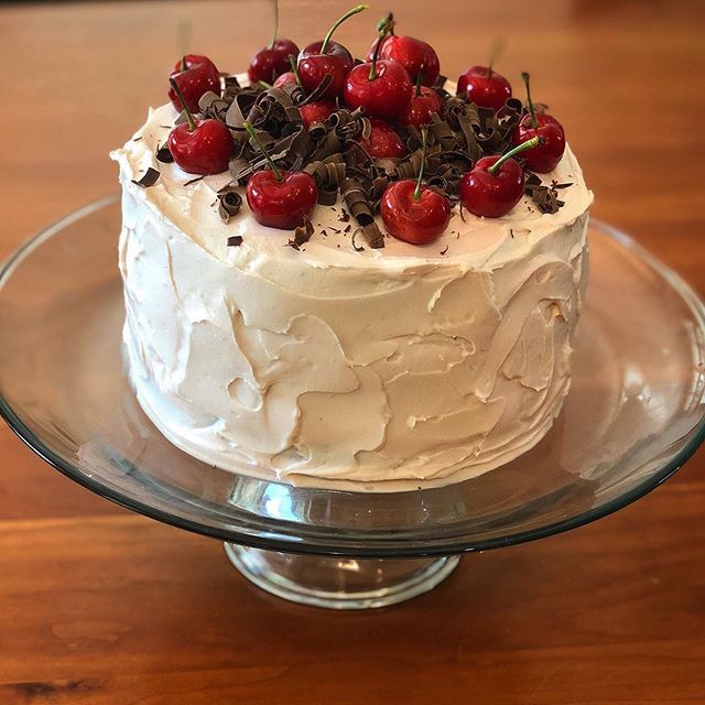 Somebody in this house turned 14 today 😳
#birthday #birthdaycake #birthdaycakes #cake #cakedecorating #buttercream #buttercreamcake #chocolatecake #cherry #chocolatecherry #chocolatecherrycake bit.ly/2YMFaaa