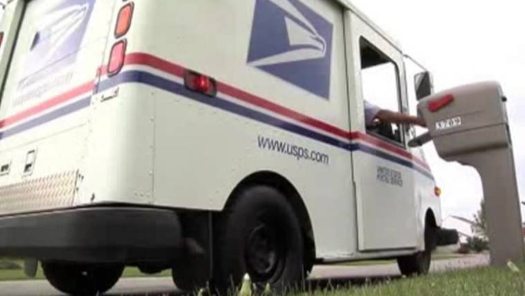 KPRC2's tweet photo. Community celebrates mailman's retirement with decorated mailboxes, amazing block party https://t.co/cnxzP4Ceng #KPRC2 https://t.co/LuyWxo57pq