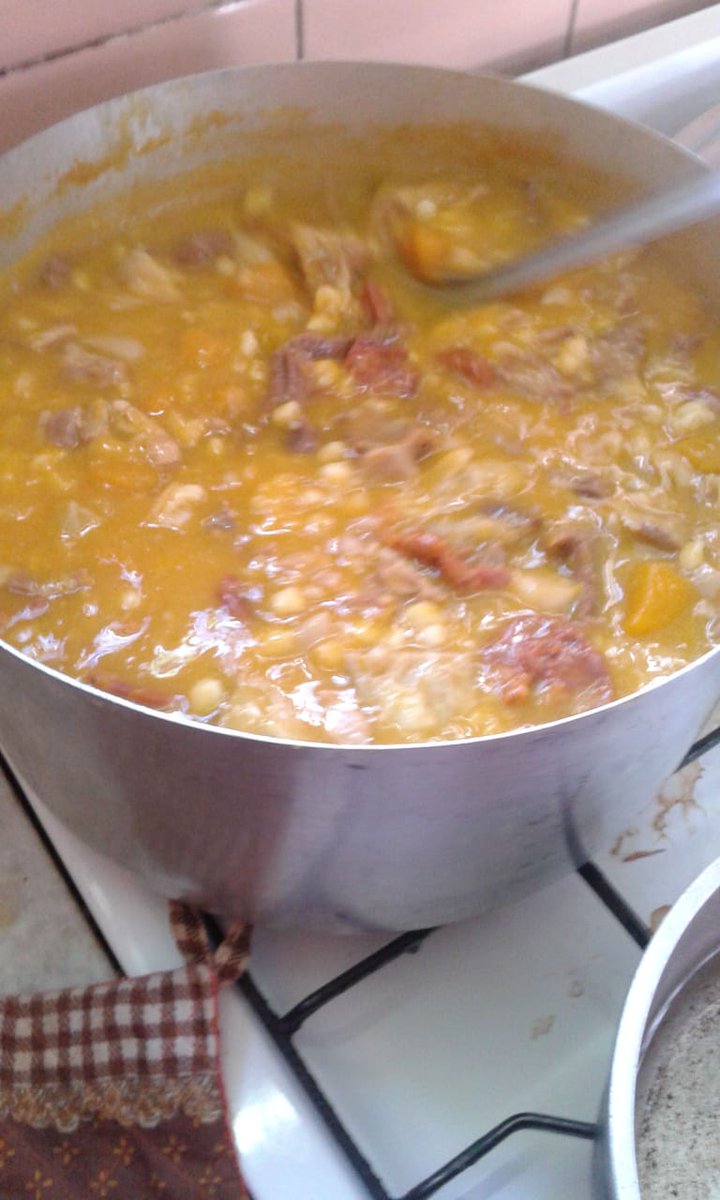 pastorinod's tweet photo. #25DeMayo #Córdoba Lo mejor de día de la patria es el #AltoLocro de mi mamucha, Grande Nené!! https://t.co/FxYUAV5cso