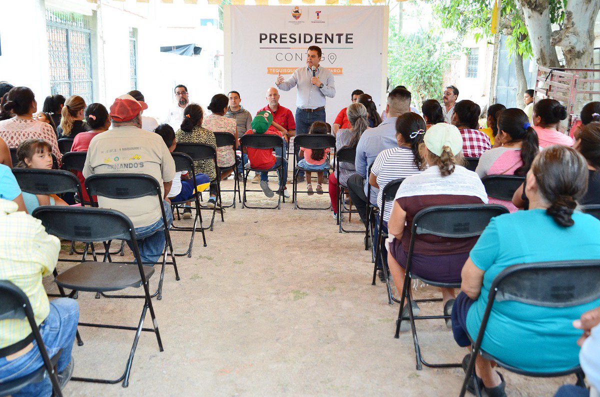 tequismpio's tweet photo. Cumpliendo el compromiso de regresar a las colonias, barrios y comunidades, el Presidente Municipal Toño Mejía se reunió con habitantes del Barrio "La Magdalena", y aprovechó para anunciar la rehabilitación de la calle Juan de la Barrera, con empedrado ahogado. #PresidenteContigo https://t.co/FGAcuDJ2cF