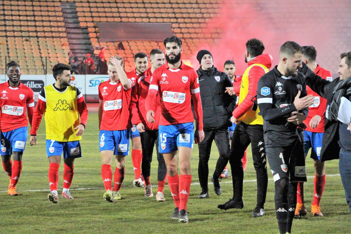 racing_besancon's tweet photo. Le Racing s'impose 2-1 face à @IsSelongeyFoot grâce à un doublé de @BoudibaMehdi. Les Racingmen sont maintenus en #National3 si le classement ne bouge pas en attente des procédures en cours. Bravo à nos Rouges pour cette belle victoire ! #RBISF #TousEnRouge #TeamRB 🔴🔵 https://t.co/GqUT68TOeE