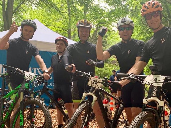 StevenHeelEven's tweet photo. 3de stek op 26 ploegen op #MTB tijdrit #UZAfoundation met Team #Voka @kvkaw.  20 km in 44:05 Maar belangrijker: event heeft 150.000€ opgebracht voor kankeronderzoek. Daar doe ik het voor! https://t.co/sP6pwISZO5