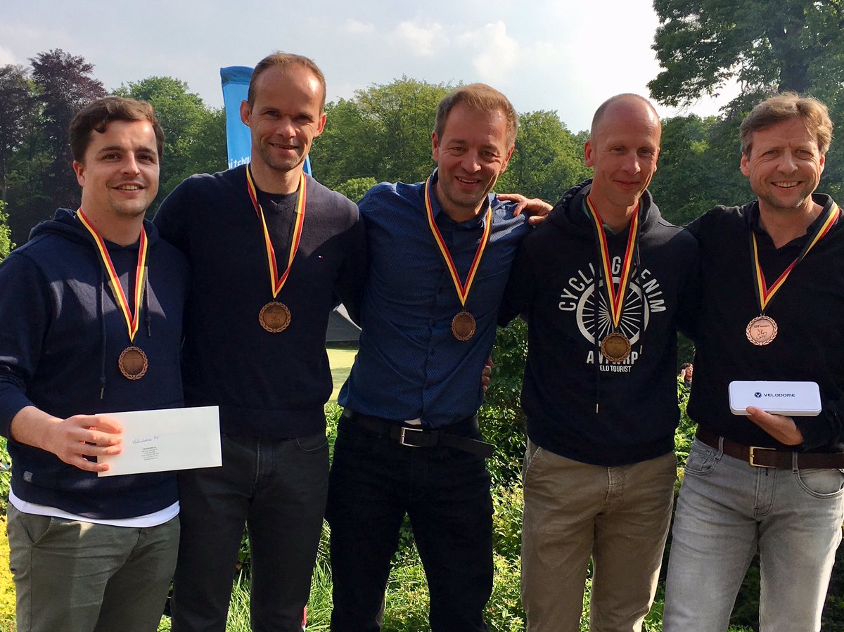 StevenHeelEven's tweet photo. 3de stek op 26 ploegen op #MTB tijdrit #UZAfoundation met Team #Voka @kvkaw.  20 km in 44:05 Maar belangrijker: event heeft 150.000€ opgebracht voor kankeronderzoek. Daar doe ik het voor! https://t.co/sP6pwISZO5