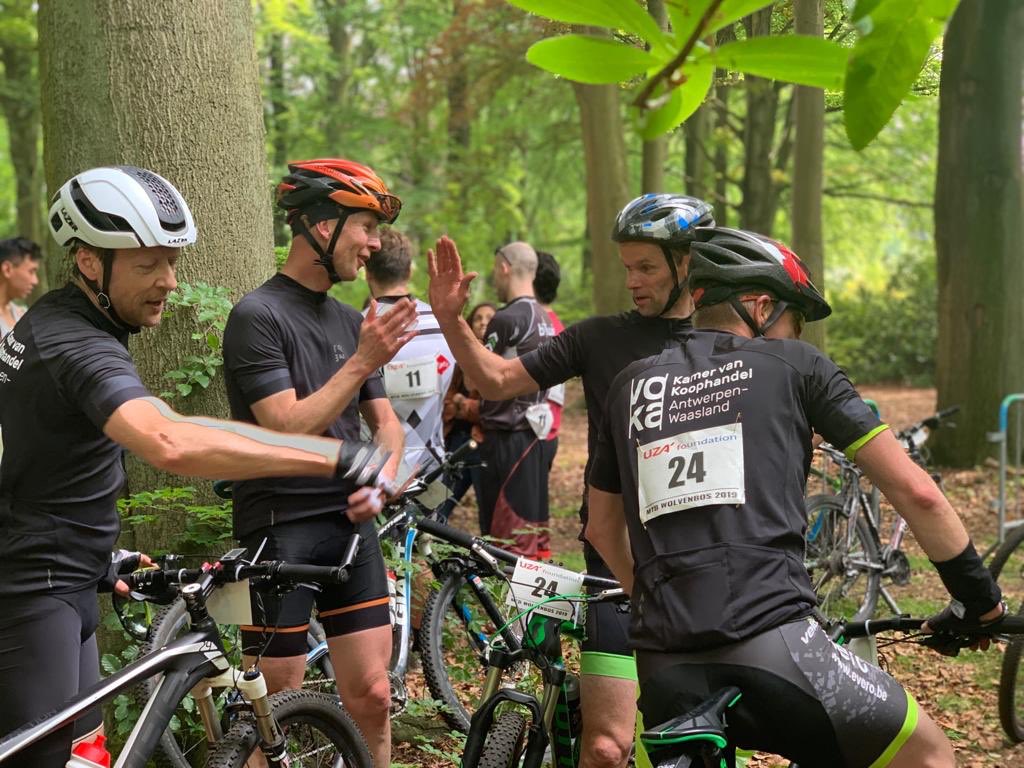 StevenHeelEven's tweet photo. 3de stek op 26 ploegen op #MTB tijdrit #UZAfoundation met Team #Voka @kvkaw.  20 km in 44:05 Maar belangrijker: event heeft 150.000€ opgebracht voor kankeronderzoek. Daar doe ik het voor! https://t.co/sP6pwISZO5