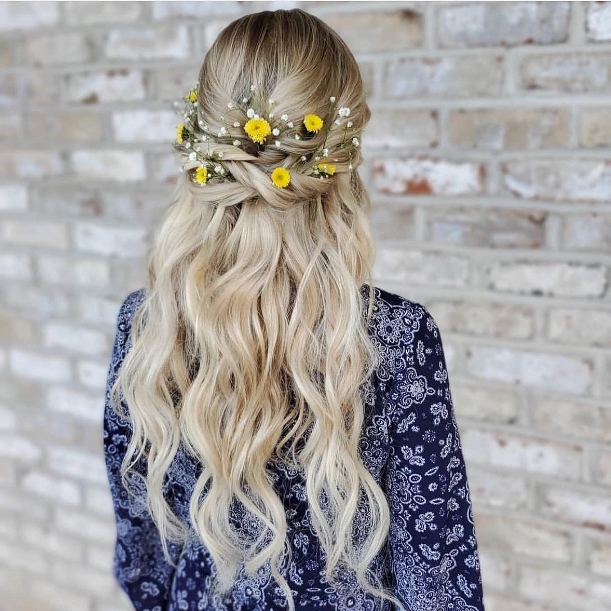 DePasqualeSpa's tweet photo. 🌼 Simply Stunning 🌼 
Prom Hair By: Stephanie 💁🏼‍♀️
Prom Makeup By: Lindsay ✨
at DePasquale The Spa!
.
.
.
#depasqualeprom2019 #prom2019 #prom2k19 #prom #promhair #prommakeup #prombeauty #promstyle #promglam #promlook #promgirl #makeup #hair #flowers #flowersinhair #hairflowers https://t.co/5bG1JVpv9c